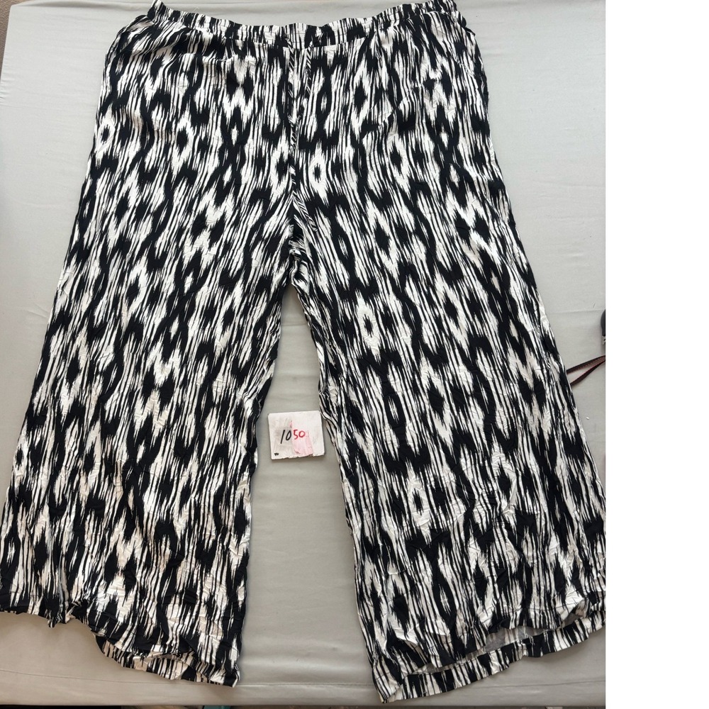 Torrid Black White Ikat Wide Leg Crop Pants Plus Size 4R Elastic Waist Rayon